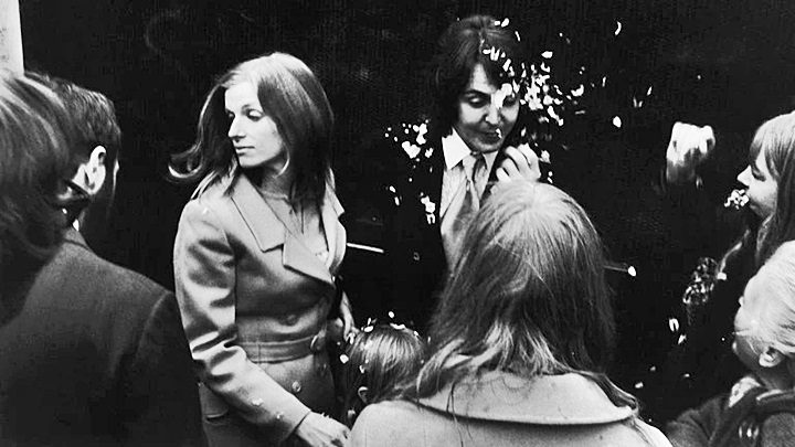 La pareja se casó el 12 de marzo de 1969. Paul fue el último de los Beatles en contraer matrimonio. John, que ya estaba separado de Cynthia, y Yoko lo hicieron una semana después (Hulton Archive/Getty Images)