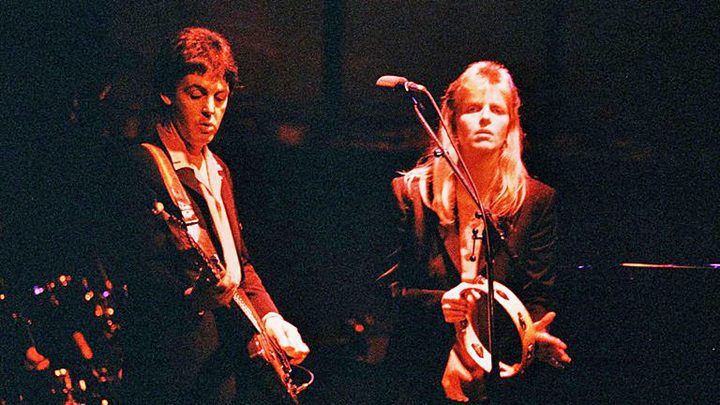 Linda fue corista y tecladista de Wings la banda que Paul formó en los años setenta