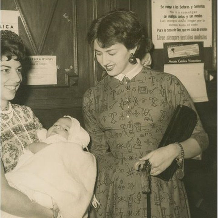 Mujeres en bautizo circa 1950